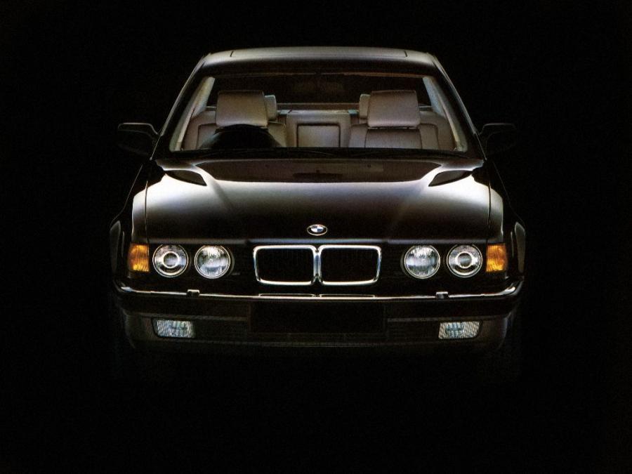  BMW 750iL 1987 года  (UK) (фото 2 из 5)